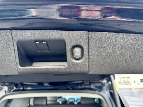 Used 2019 Chevrolet Tahoe LT image 18