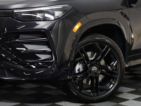 New 2026 Volkswagen Tiguan SE R-Line image 3