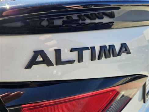 Used 2022 Nissan Altima 2.5 SR w/ Midnight Edition Package image 26