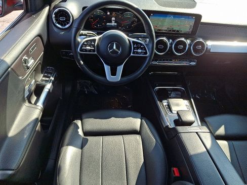 Used 2020 Mercedes-Benz GLB 250 4MATIC w/ Premium Package image 12