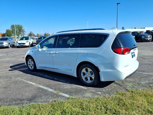 Used 2018 Chrysler Pacifica Touring-L image 5