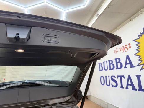 Used 2023 Volvo V60 B5 Cross Country Plus w/ Climate Package image 19