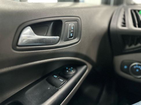 Used 2019 Ford Transit Connect XLT image 21