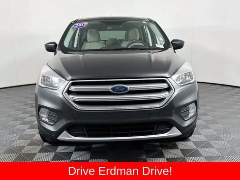 Used 2017 Ford Escape SE FWD image 2