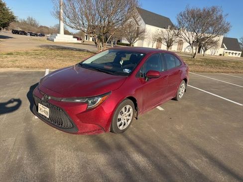 Used 2022 Toyota Corolla LE image 2