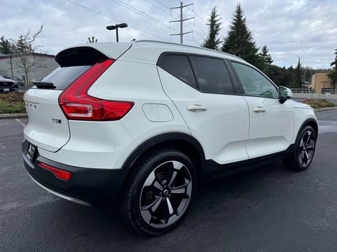 Used 2020 Volvo XC40 T5 Momentum w/ Protection Package Premier image 11