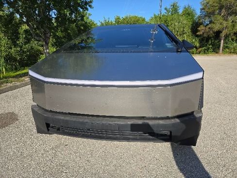 Used 2024 Tesla Cybertruck AWD Crew Cab image 8