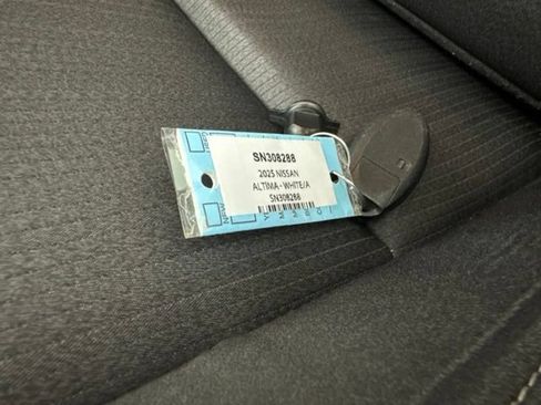 Used 2025 Nissan Altima 2.5 SV FWD image 33