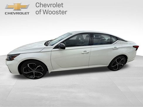 Used 2025 Nissan Altima 2.5 SR image 3