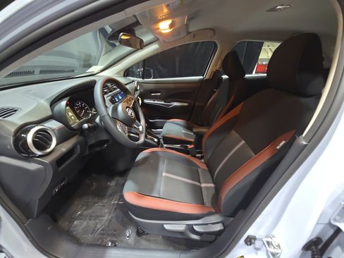 New 2025 Nissan Versa SR w/ Trunk Package image 32