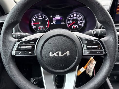 Certified 2023 Kia Forte LXS w/ LXS Technology Package image 27