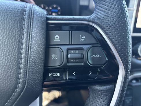 Used 2022 Toyota Tundra Platinum w/ Advanced Package AWD/4WD image 19