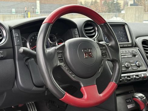 Used 2015 Nissan GT-R Black Edition image 15