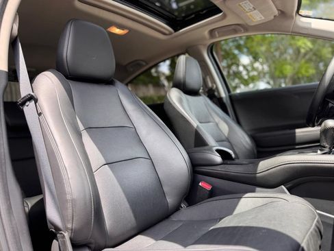 Used 2022 Honda HR-V EX-L image 27