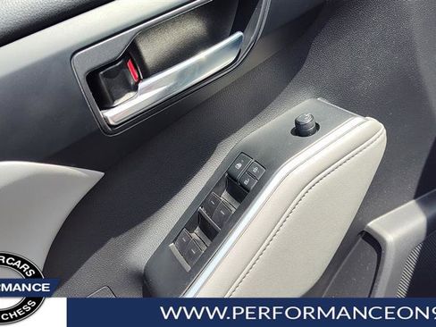 Used 2020 Toyota Highlander XLE image 10