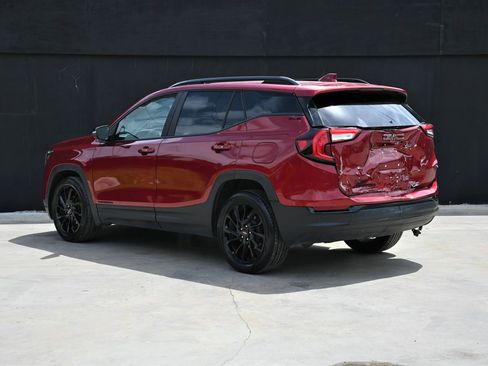 Used 2024 GMC Terrain SLE w/ Driver Convenience Package image 5