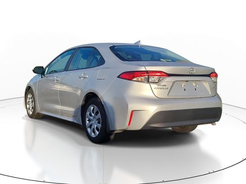 Used 2025 Toyota Corolla LE FWD image 5