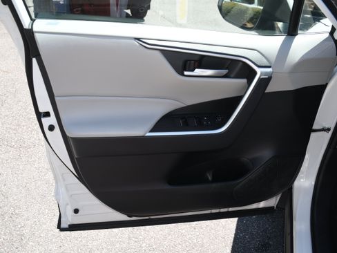 Used 2023 Toyota RAV4 XLE w/ Convenience Package FWD image 10