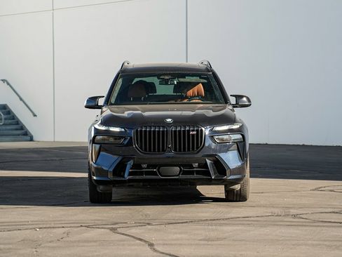Used 2025 BMW X7 M60i image 2
