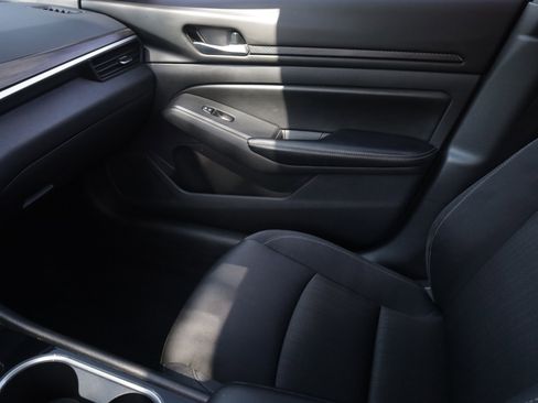 Used 2024 Nissan Altima 2.5 SV image 12