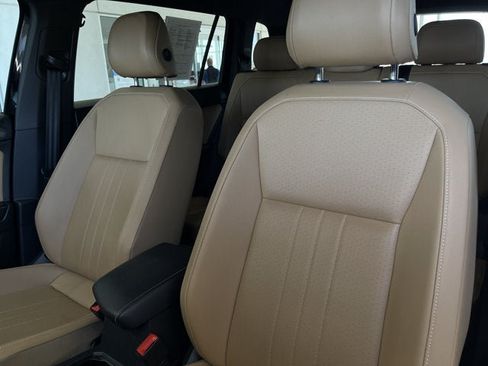 Used 2024 Volkswagen Tiguan SE FWD image 12