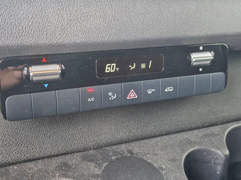 Used 2020 Mercedes-Benz Sprinter 2500 image 16