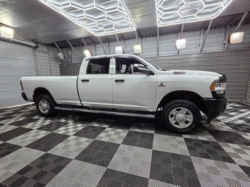 Used 2022 RAM 3500 Tradesman w/ Bed Utility Group AWD/4WD image 9