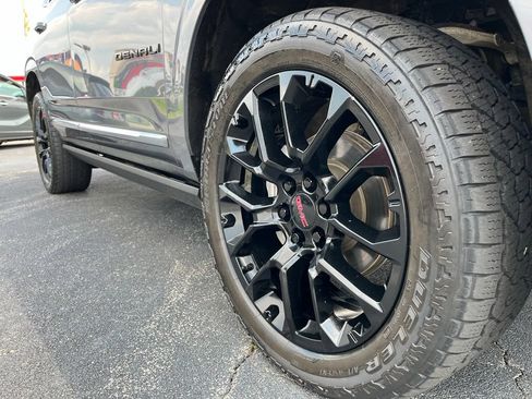Used 2022 GMC Yukon Denali AWD/4WD image 17