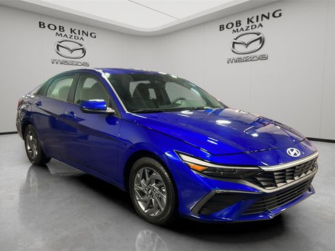 Used 2024 Hyundai Elantra SEL FWD image 7