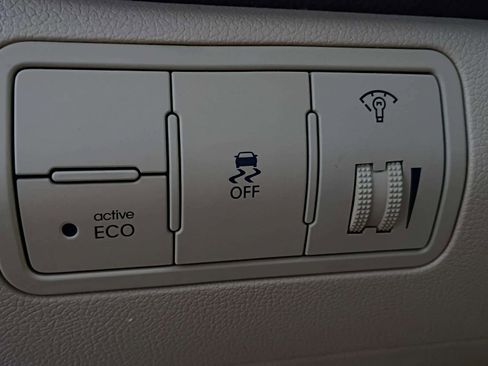 Used 2012 Hyundai Accent GLS image 25