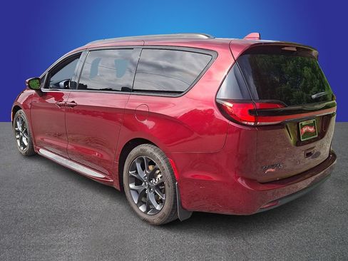 Used 2021 Chrysler Pacifica Touring-L w/ Uconnect Theater Family Group FWD image 6