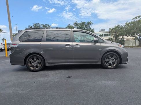 Used 2011 Toyota Sienna SE w/ Preferred Pkg FWD image 3
