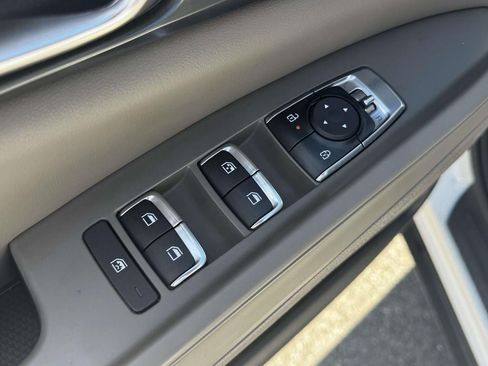 Used 2026 Kia Carnival FWD image 16