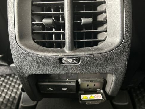 Used 2020 Jeep Cherokee Trailhawk image 19