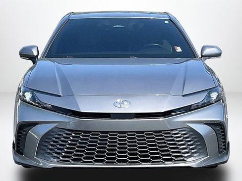Used 2025 Toyota Camry SE FWD image 3