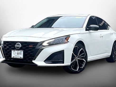 Used 2023 Nissan Altima 2.5 SR w/ SR Premium Package FWD image 1