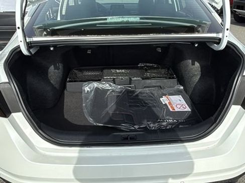 New 2025 Nissan Altima 2.5 SR image 11