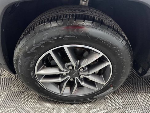 Used 2020 Jeep Grand Cherokee Limited w/ Luxury Group II image 19