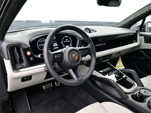 New 2026 Porsche Cayenne S image 4
