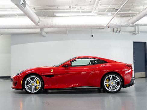 Used 2020 Ferrari Portofino RWD image 11