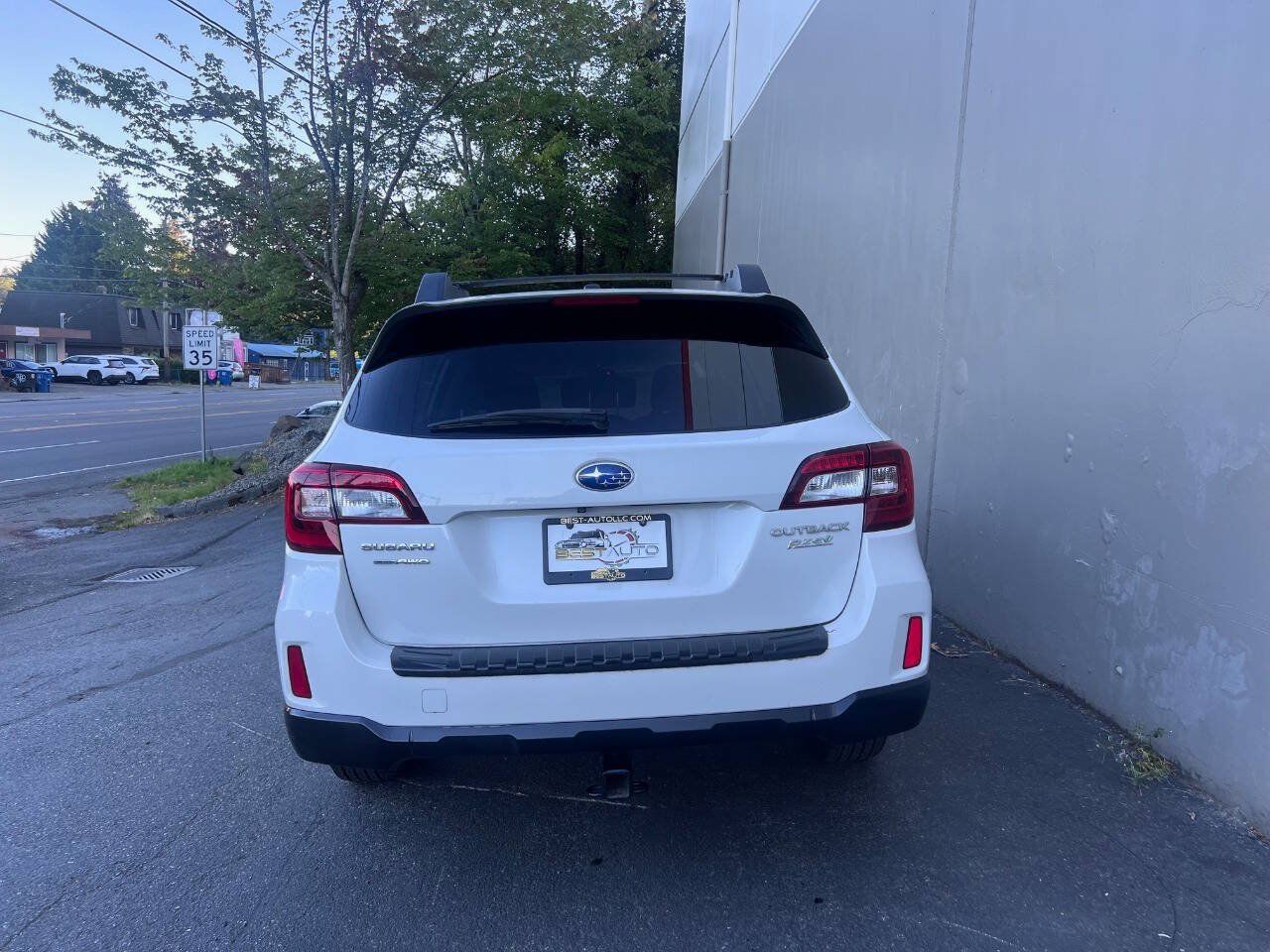 Used 2015 Subaru Outback 2.5i Premium AWD/4WD image 5