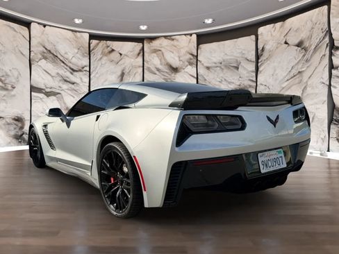 Used 2015 Chevrolet Corvette Z06 w/ 3LZ Preferred Equipment Group RWD image 8
