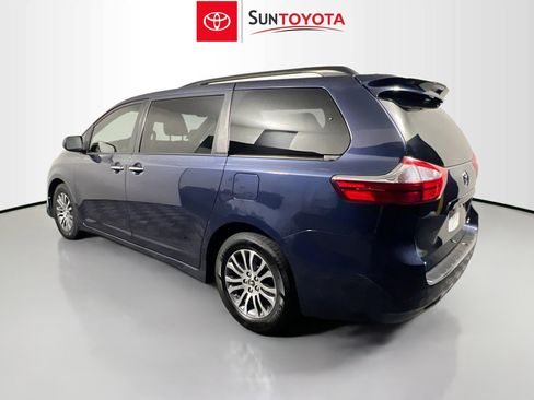 Used 2018 Toyota Sienna XLE image 6