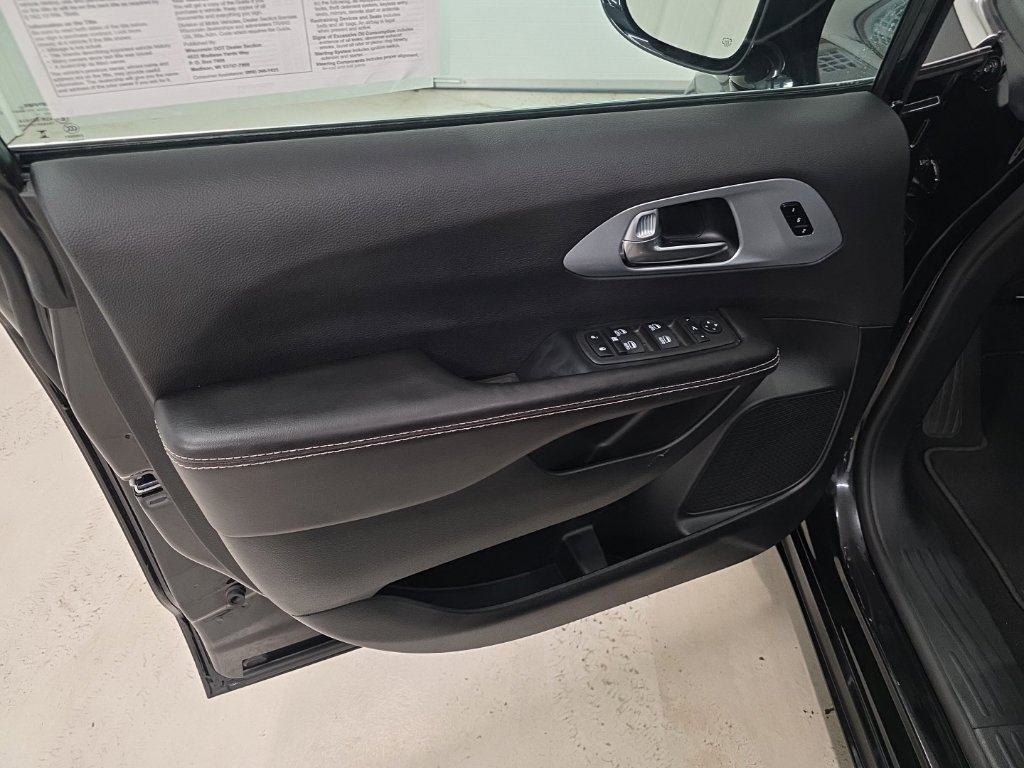 Used 2026 Chrysler Pacifica Limited AWD/4WD image 12