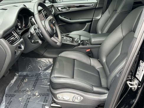 New 2026 Porsche Macan AWD/4WD image 5