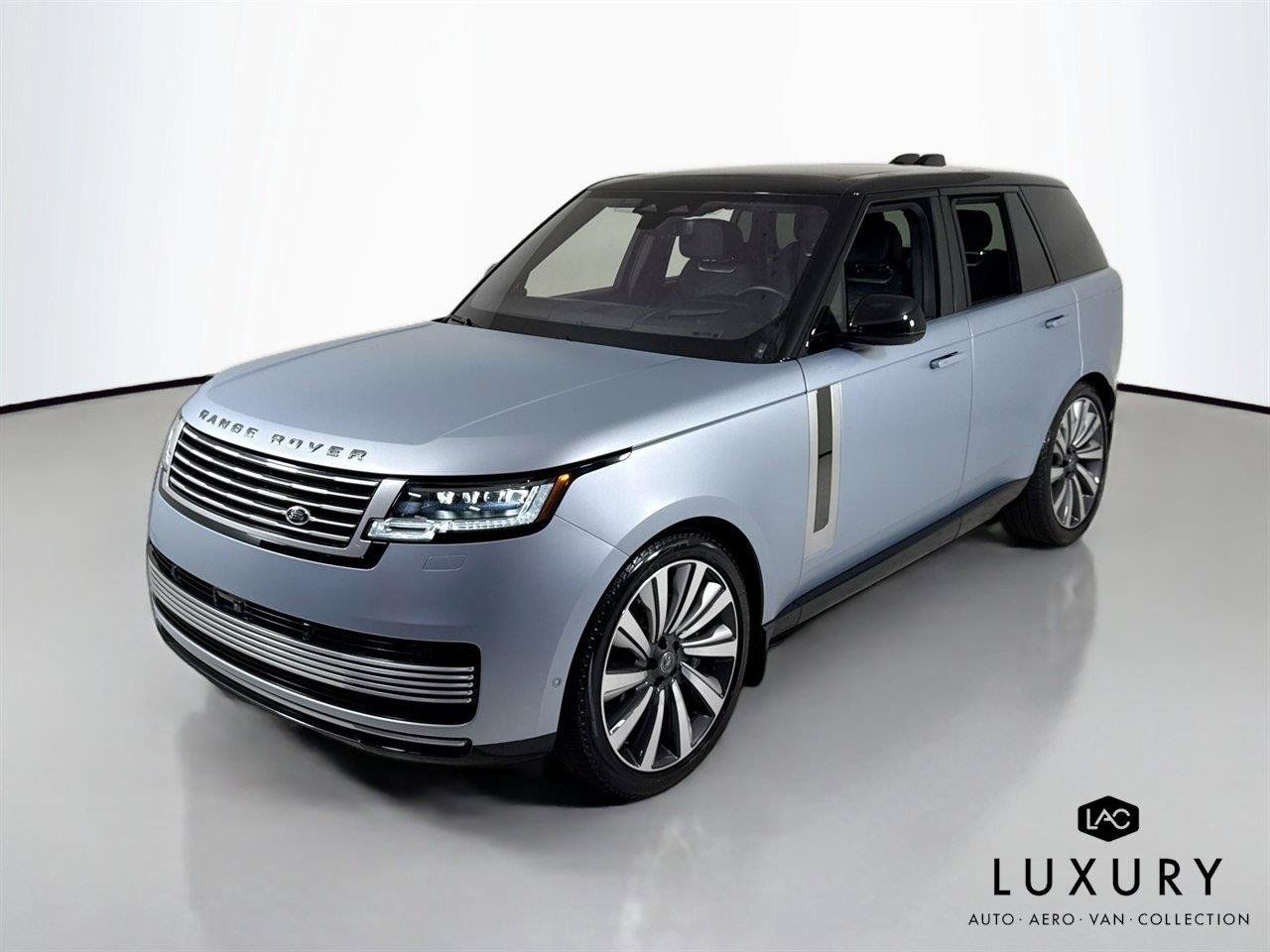 Used 2023 Land Rover Range Rover SV AWD/4WD image 2