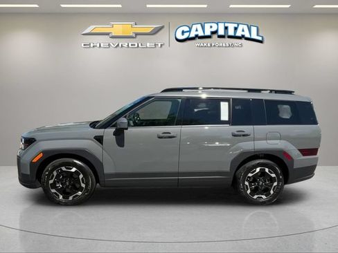 Used 2025 Hyundai Santa Fe SEL FWD image 2