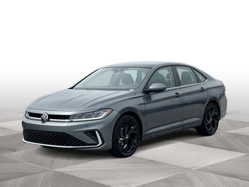 Used 2025 Volkswagen Jetta SE FWD image 4