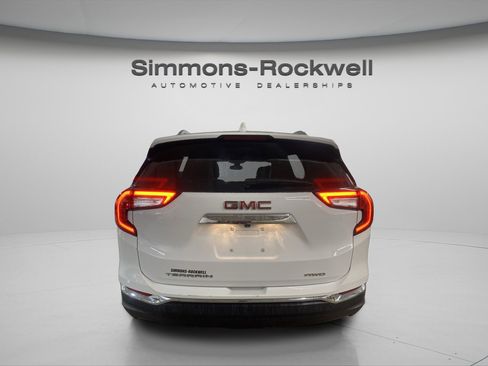 Used 2024 GMC Terrain SLT image 6