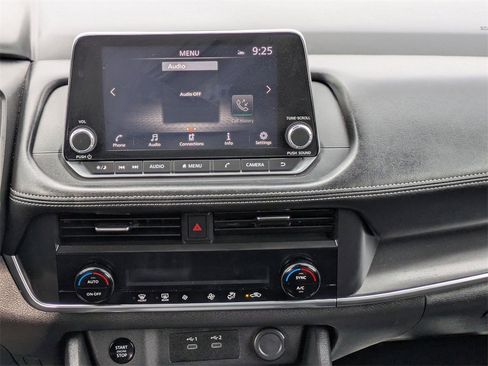 Used 2024 Nissan Rogue SV image 19